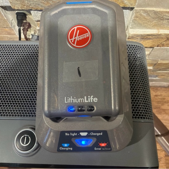Hoover Charger BH03200 & 20V Lithium Life Battery BH03120 TESTED & WORKING - Picture 2 of 6